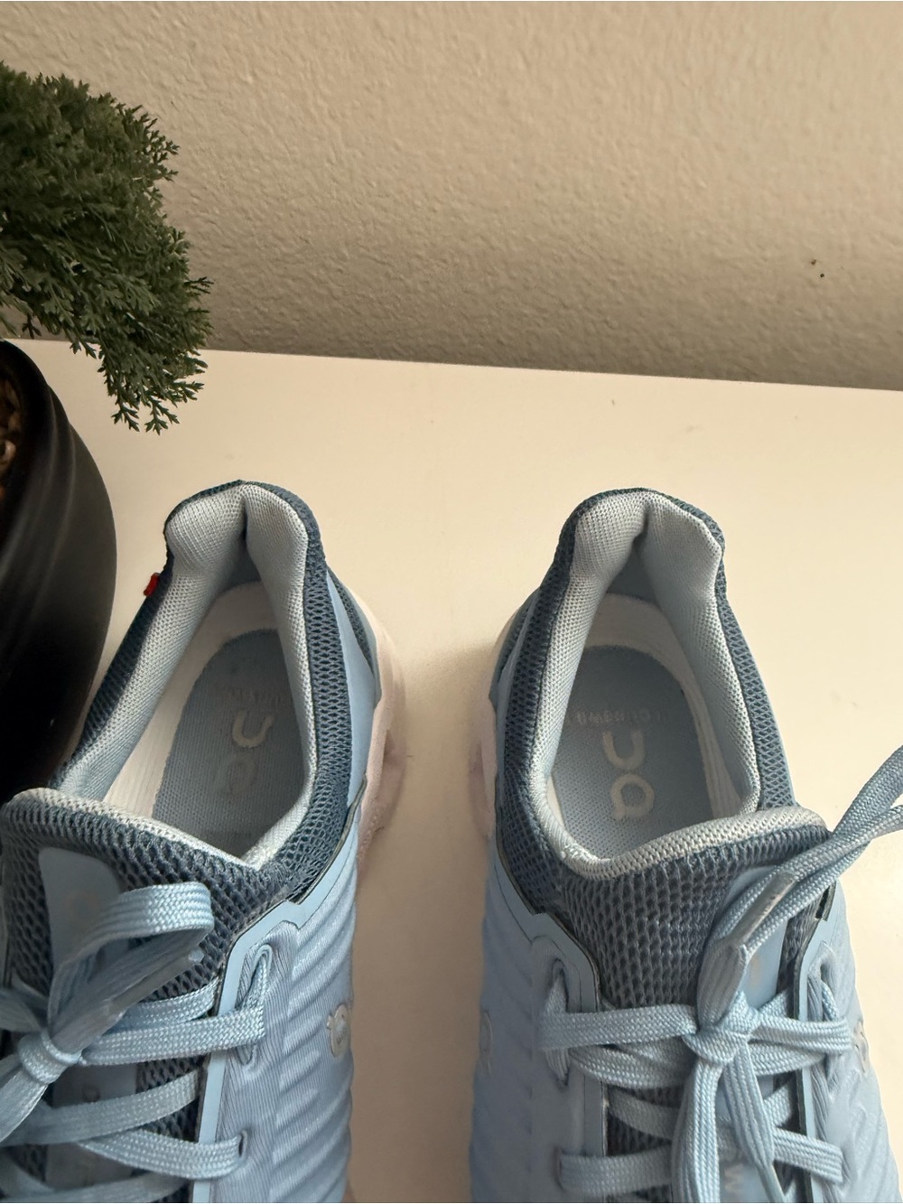 On Running Women size 9  Cloudswift Sneakers in Light Blue and White - Picture 4 of 9